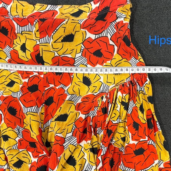 Yves Saint Laurent Poppy Print Crepe Shorts - Picture 11 of 12